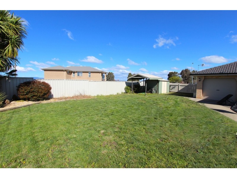 16 McCarthy Close, Eglinton NSW 2795