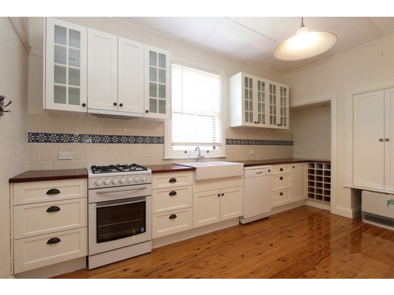 24 Torch Street, Bathurst NSW 2795