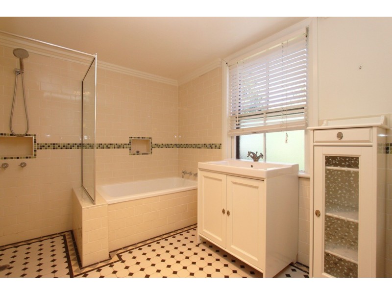 24 Torch Street, Bathurst NSW 2795