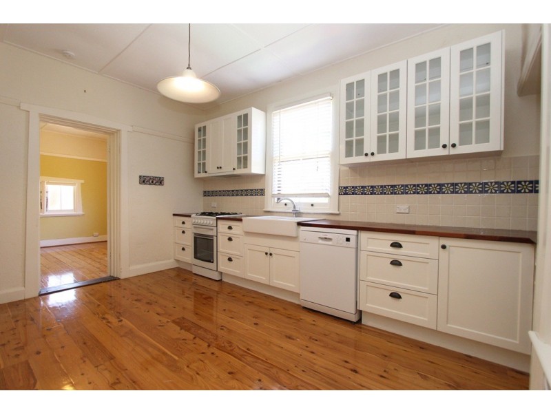 24 Torch Street, Bathurst NSW 2795