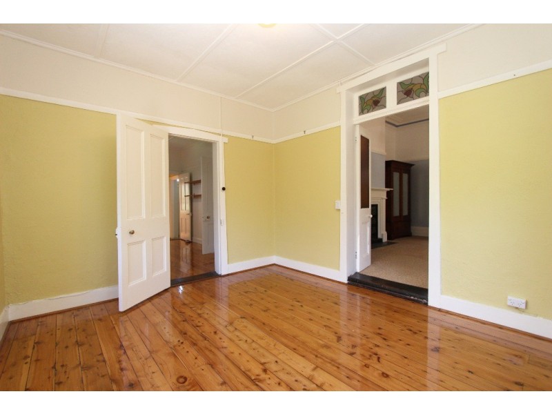 24 Torch Street, Bathurst NSW 2795