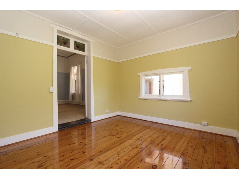 24 Torch Street, Bathurst NSW 2795