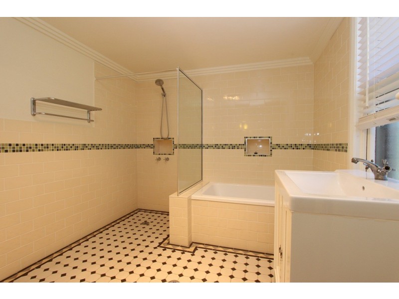 24 Torch Street, Bathurst NSW 2795