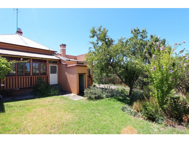 24 Torch Street, Bathurst NSW 2795