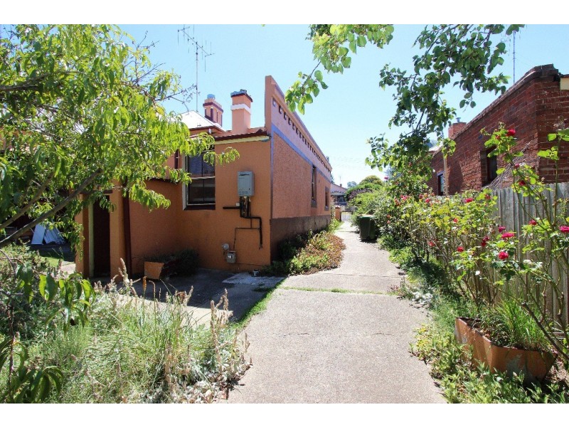 24 Torch Street, Bathurst NSW 2795