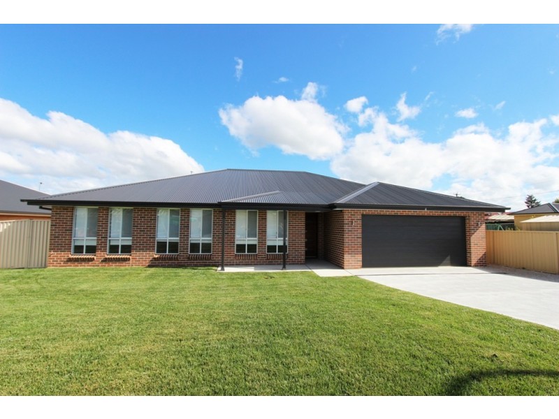 4 Cusick Street, Eglinton NSW 2795