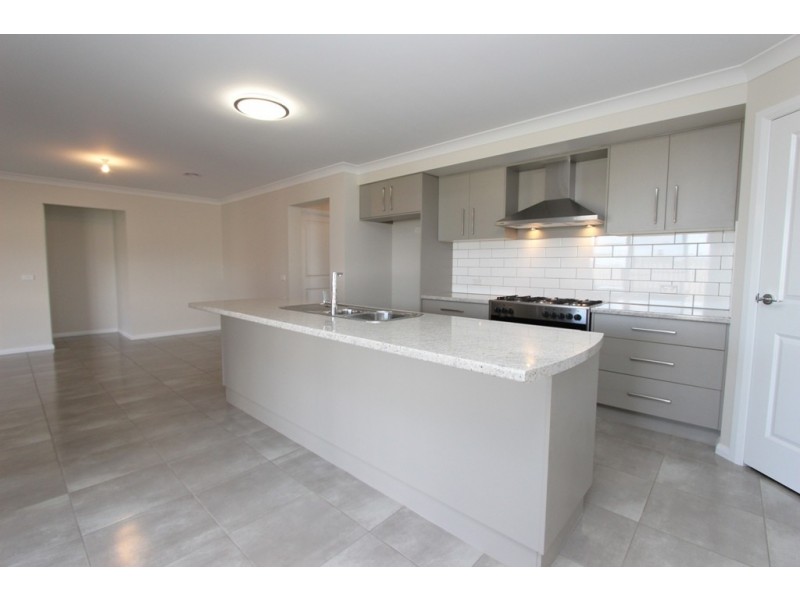 4 Cusick Street, Eglinton NSW 2795