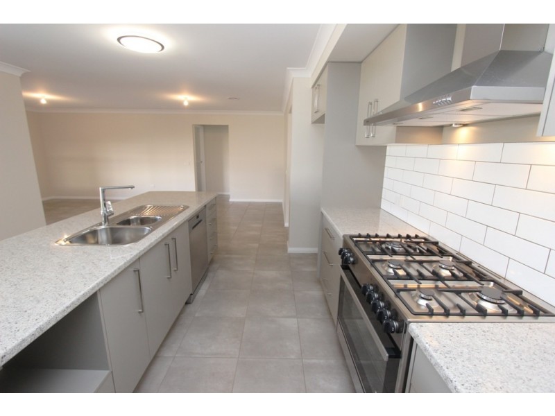 4 Cusick Street, Eglinton NSW 2795