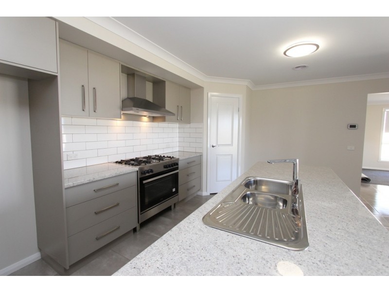 4 Cusick Street, Eglinton NSW 2795