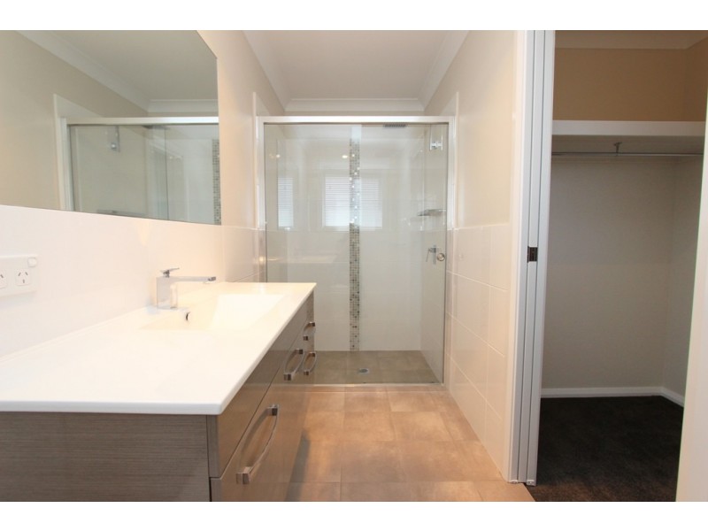 4 Cusick Street, Eglinton NSW 2795