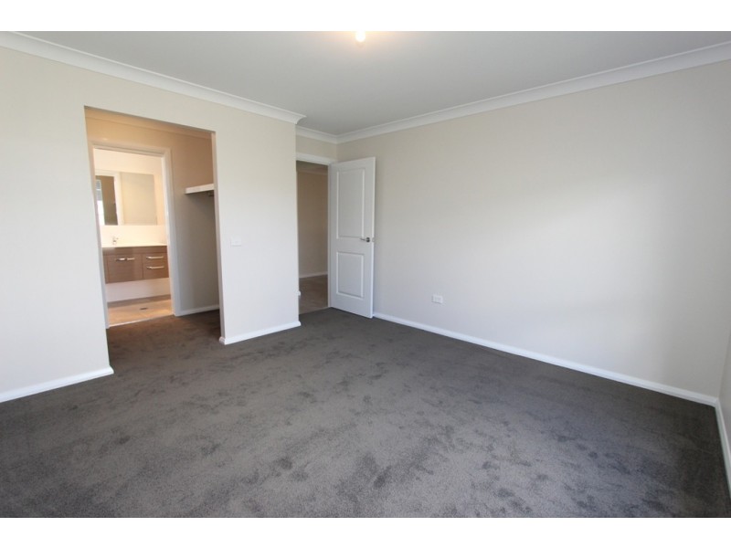 4 Cusick Street, Eglinton NSW 2795