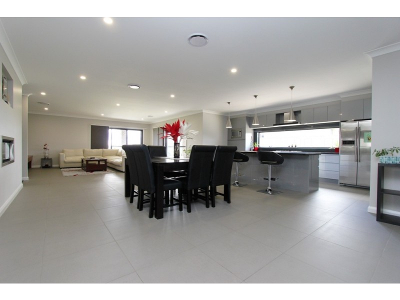 6 Knight Place, Llanarth NSW 2795