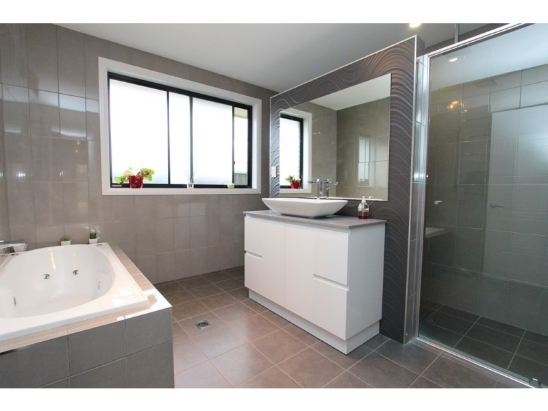 6 Knight Place, Llanarth NSW 2795