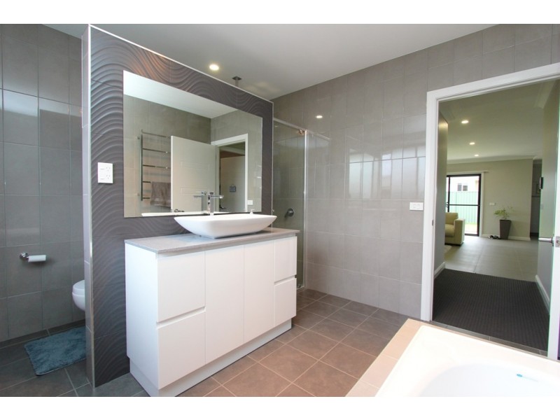 6 Knight Place, Llanarth NSW 2795