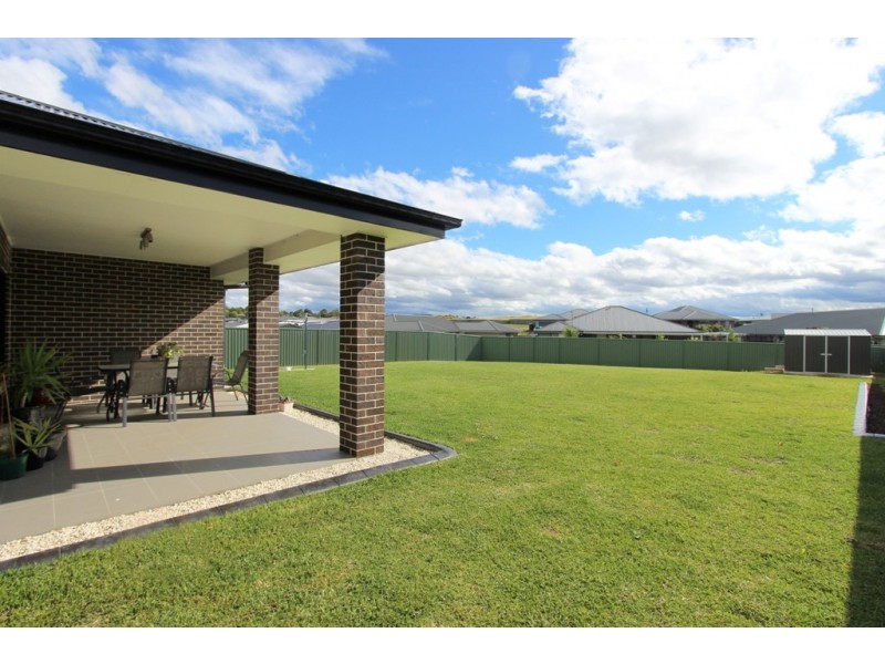 6 Knight Place, Llanarth NSW 2795