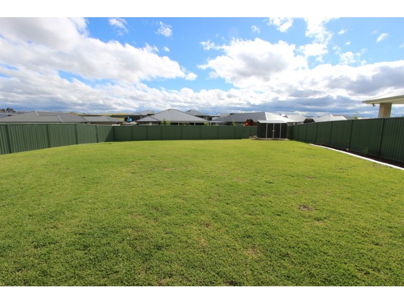 6 Knight Place, Llanarth NSW 2795