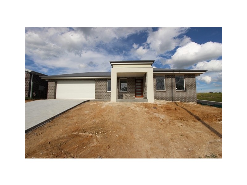 26 Governors Parade, Windradyne NSW 2795