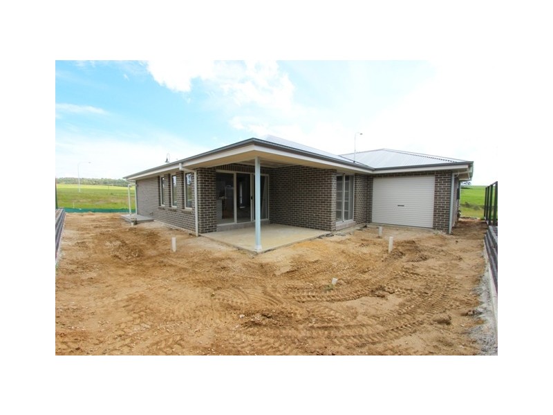 26 Governors Parade, Windradyne NSW 2795