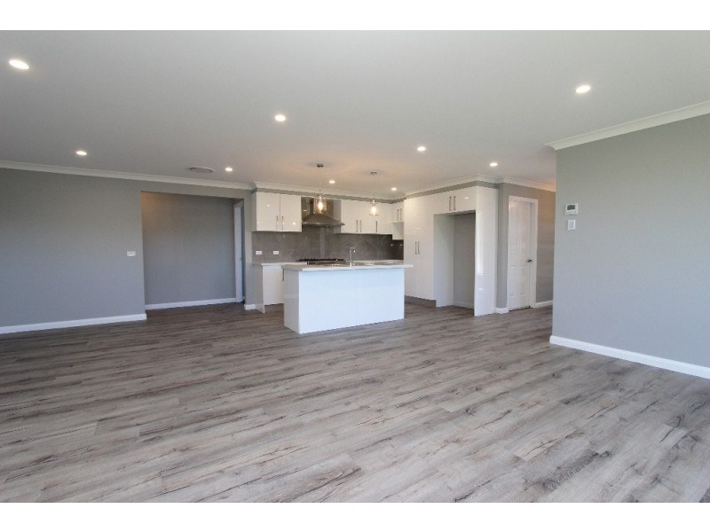 10 Twynam Street, Windradyne NSW 2795