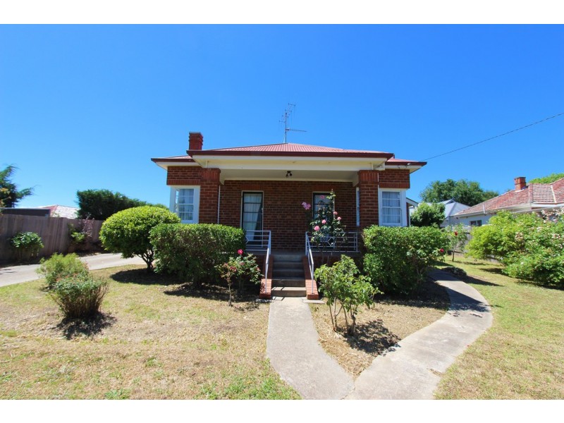 90 Mitre Street, Bathurst NSW 2795