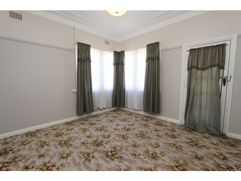 90 Mitre Street, Bathurst NSW 2795