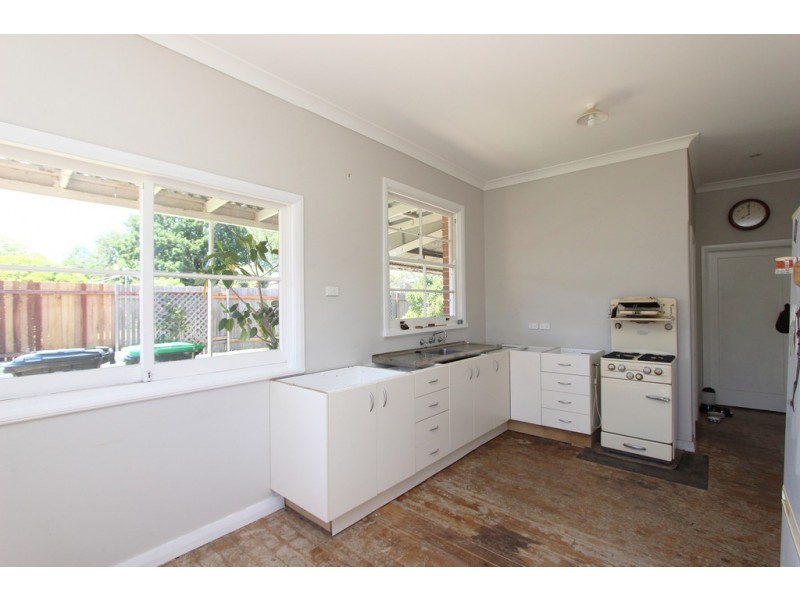 90 Mitre Street, Bathurst NSW 2795