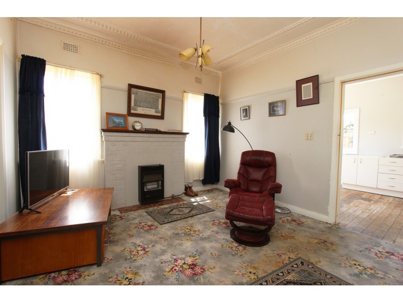 90 Mitre Street, Bathurst NSW 2795