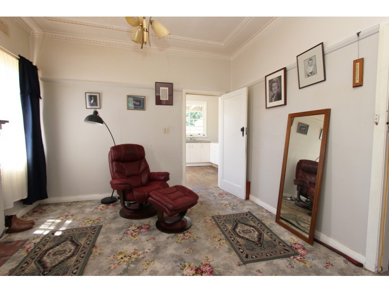 90 Mitre Street, Bathurst NSW 2795