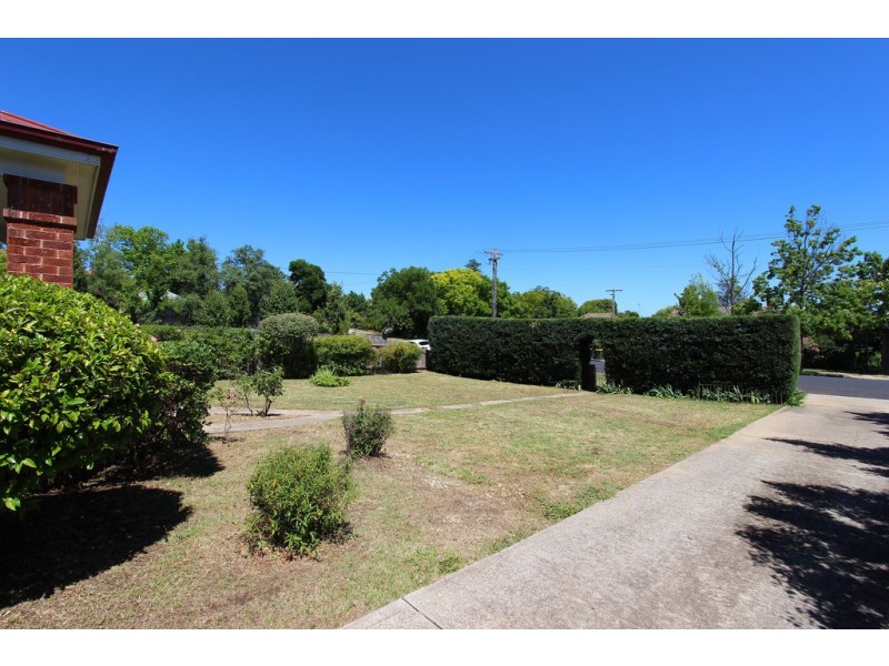 90 Mitre Street, Bathurst NSW 2795