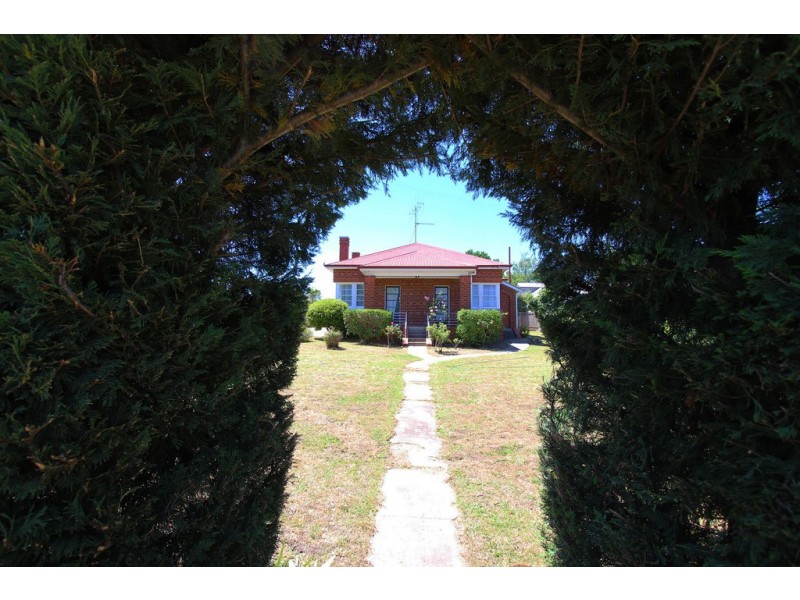 90 Mitre Street, Bathurst NSW 2795