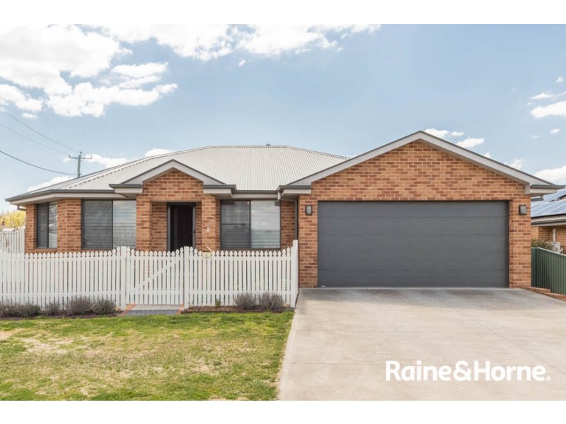 2 Hobson Close, Eglinton NSW 2795