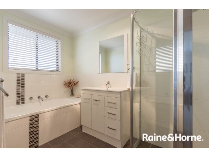 2 Hobson Close, Eglinton NSW 2795