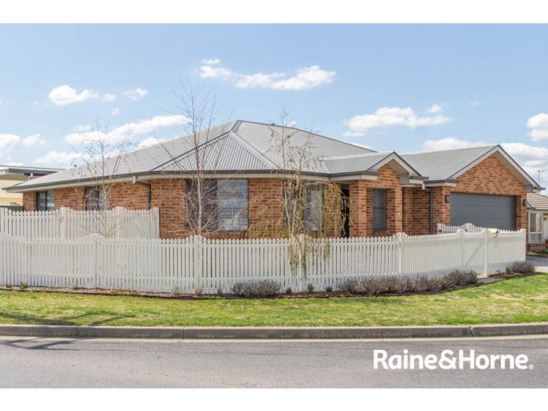 2 Hobson Close, Eglinton NSW 2795