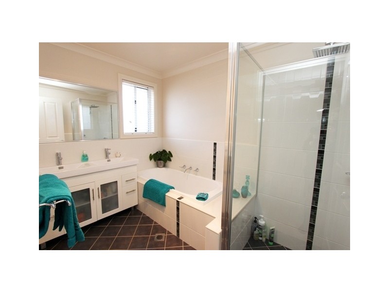 8 Colonial Crt, Bathurst NSW 2795