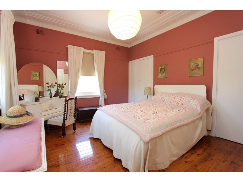 128 Mitre Street, Bathurst NSW 2795