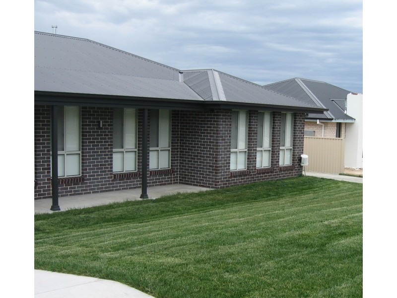 11 Amber Cl, Bathurst NSW 2795