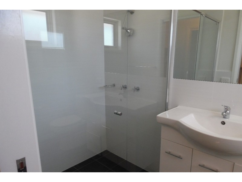 11 Amber Cl, Bathurst NSW 2795