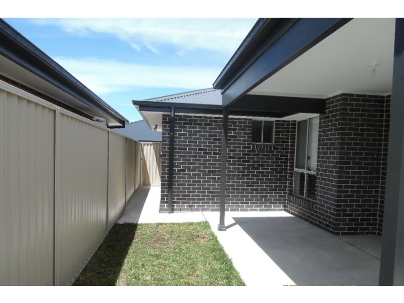 11 Amber Cl, Bathurst NSW 2795