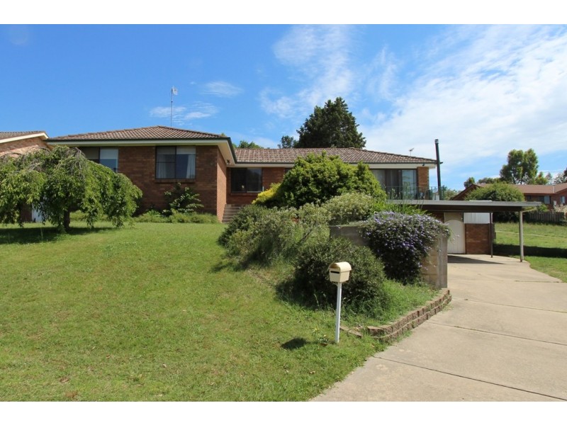10 Deniehy Place, Windradyne NSW 2795