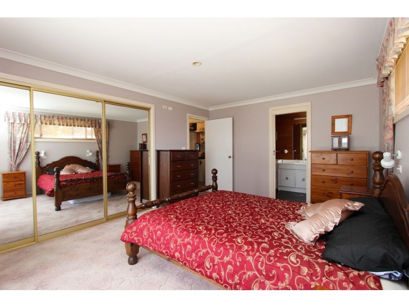 10 Deniehy Place, Windradyne NSW 2795