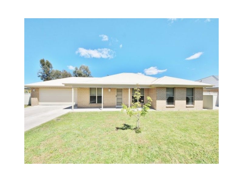 1 Larkin St, Bathurst NSW 2795
