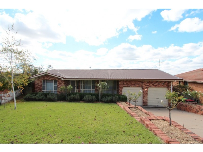 10 Parson Close, West Bathurst NSW 2795