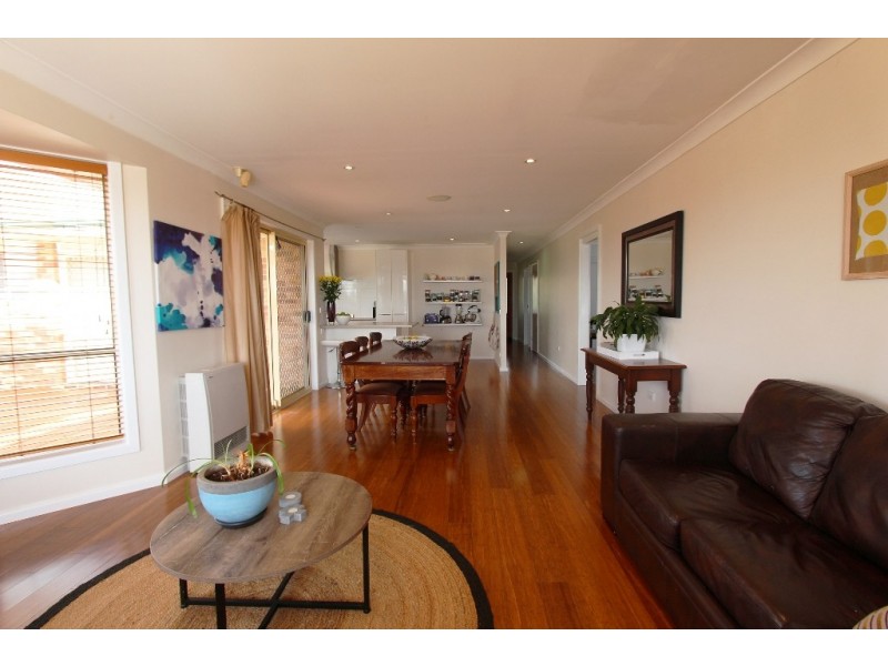 10 Parson Close, West Bathurst NSW 2795