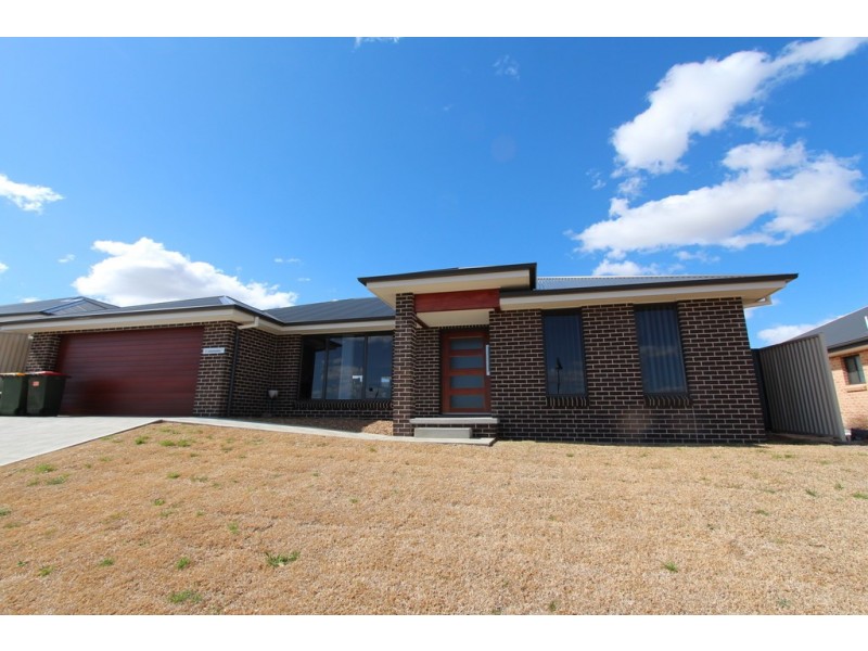 6 McGillian Dr, Bathurst NSW 2795