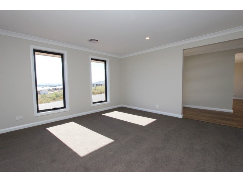 6 McGillian Dr, Bathurst NSW 2795