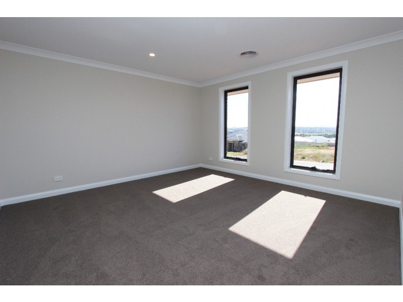 6 McGillian Dr, Bathurst NSW 2795