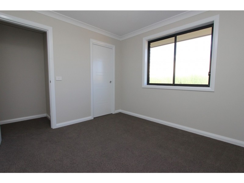 6 McGillian Dr, Bathurst NSW 2795