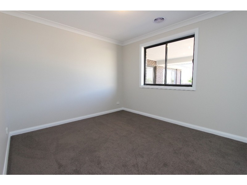 6 McGillian Dr, Bathurst NSW 2795