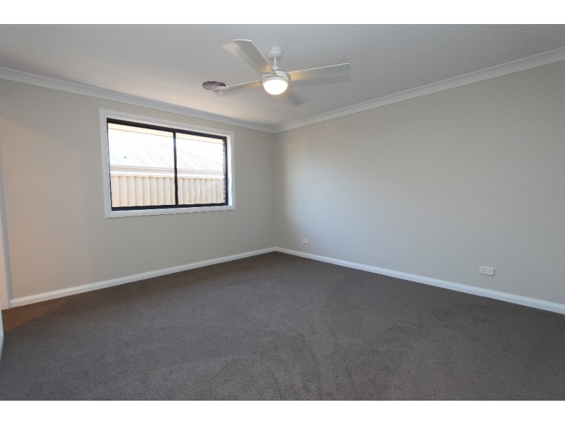 6 McGillian Dr, Bathurst NSW 2795