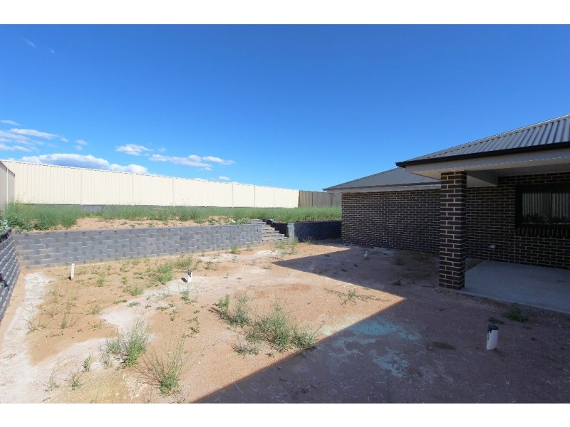 6 McGillian Dr, Bathurst NSW 2795